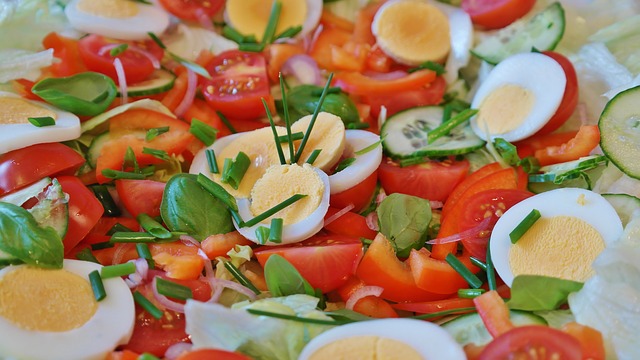 Fresh and healthy salad with tomatoes and cucumbers.